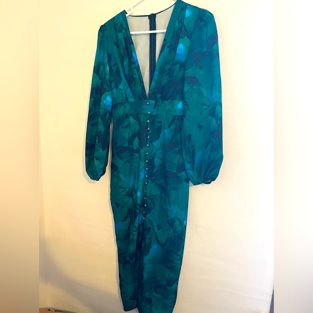 Floral Amazon button down dress.  Great for spring and fall. Lightly lined.